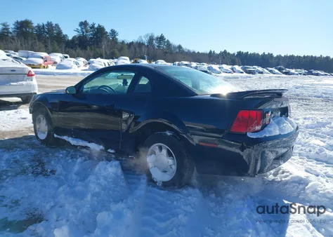 2000 Ford Mustang z USA, uszkodzony, nr VIN 1FAFP4046YF238109